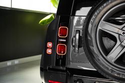 2025 Land Rover Defender 110 P400 X-Dynamic SE