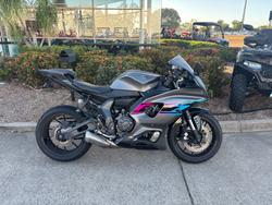 Yamaha YZF-R7LA