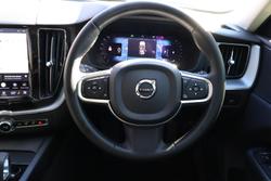 2022 Volvo XC60 B5 Momentum