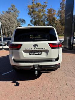 2022 Toyota Landcruiser VX
