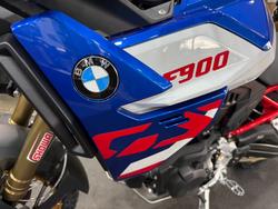 2026 BMW Motorrad F 900 GS ENDURO Racing blue metallic matt / Light white. (14-10)