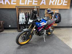 2026 BMW Motorrad F 900 GS ENDURO Racing blue metallic matt / Light white. (14-10)
