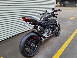 2023 Ducati Streetfighter V2 Streetfighter Green