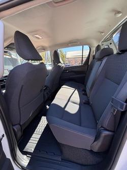 2025 Toyota Hilux SR5 48V