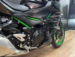 2025 Kawasaki Z500 SE Green