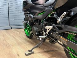2025 Kawasaki Z500 SE Green