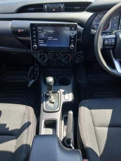 2022 Toyota Hilux SR