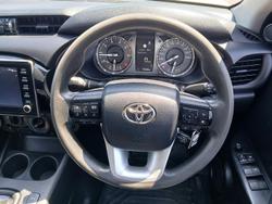 2022 Toyota Hilux SR