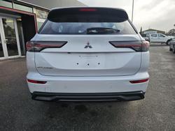 2025 Mitsubishi Outlander ES