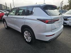 2025 Mitsubishi Outlander ES