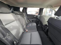 2025 Mitsubishi Outlander ES