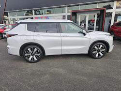 2025 Mitsubishi Outlander Exceed