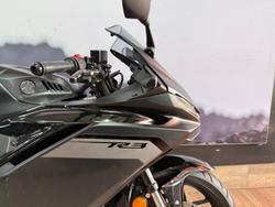 2025 Yamaha YZF-R3 Black