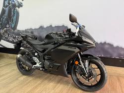 2025 Yamaha YZF-R3 Black