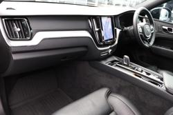 2021 Volvo XC60 B6 R-Design
