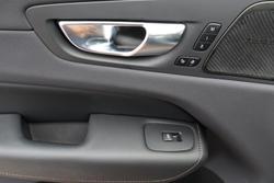 2021 Volvo XC60 B6 R-Design