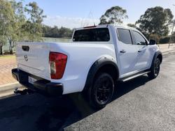 2022 Nissan Navara SL