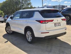 2023 Mitsubishi Outlander ES