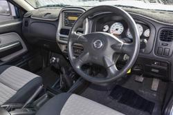 2012 Nissan Navara ST-R