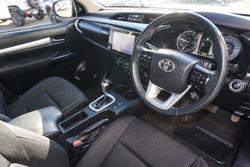 2022 Toyota Hilux SR5