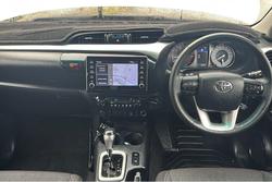 2023 Toyota Hilux SR5