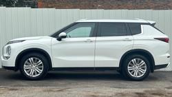 2022 Mitsubishi Outlander LS