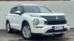 2022 Mitsubishi Outlander LS