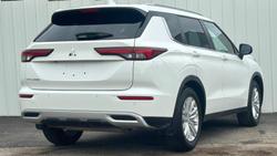 2022 Mitsubishi Outlander LS