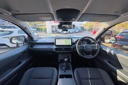2025 Toyota Hilux SR5