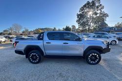 2025 Toyota Hilux SR5