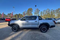 2025 Toyota Hilux SR5