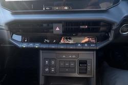 2025 Toyota Hilux SR5