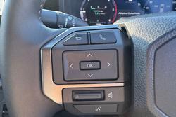 2025 Toyota Hilux SR5