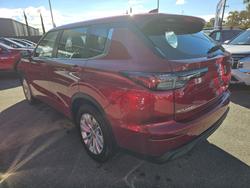 2025 Mitsubishi Outlander ES