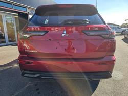2025 Mitsubishi Outlander ES