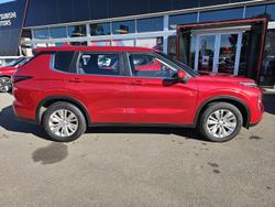 2025 Mitsubishi Outlander ES