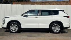 2022 Mitsubishi Outlander ES