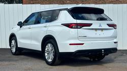 2022 Mitsubishi Outlander ES