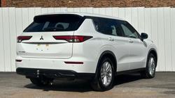 2022 Mitsubishi Outlander ES