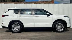 2022 Mitsubishi Outlander ES