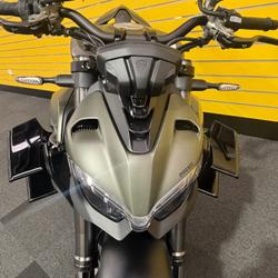 2023 DUCATI STREETFIGHTER V2 Green