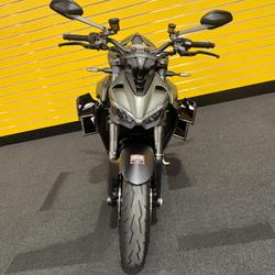 2023 DUCATI STREETFIGHTER V2 Green