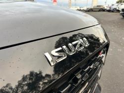 2025 Isuzu MU-X X-TERRAIN