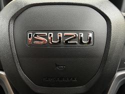 2025 Isuzu MU-X X-TERRAIN