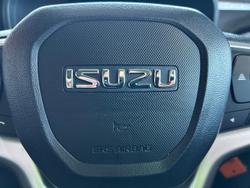 2025 Isuzu D-MAX LS-M