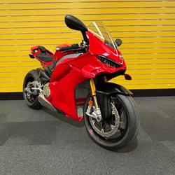 2024 DUCATI PANIGALE V4R Red