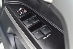 2019 Toyota Landcruiser VX VDJ200R 4X4 Dual Range Glacier White