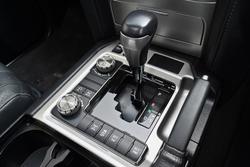 2019 Toyota Landcruiser VX VDJ200R 4X4 Dual Range Glacier White