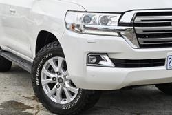 2019 Toyota Landcruiser VX VDJ200R 4X4 Dual Range Glacier White