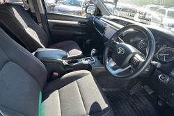 2022 Toyota Hilux SR5